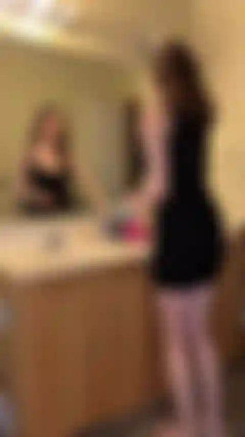 Trai na festa - você me seguiu até o banheiro, os dois estavam com tanto tesão que só falta foder! Quero seu pau, não me importo que você tenha uma namorada e eu tenha um namorado.