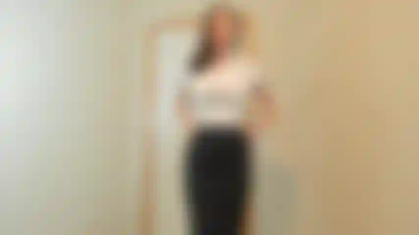 Professora sph- sempre pego você olhando e se masturbando embaixo da mesa, finalmente estou farto e chamo você para a frente da classe- revelando seu patético pau de 2 ".