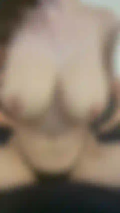 Me fodo com brinquedinho preto- enquanto falo safada e mando você gozar dentro de mim.