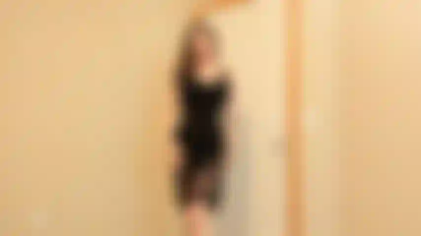 Para o aniversariante - tiro a roupa e mostro meu novo sutiã polonês 28l encomendado especial, enquanto te chamo de aniversariante, te provoco com meus peitões perfeitos.