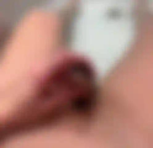 Private bath session with bubbles, soft moans and slow, sensual toy play. Close angles, teasing build-up and plenty of wet, steamy visuals.