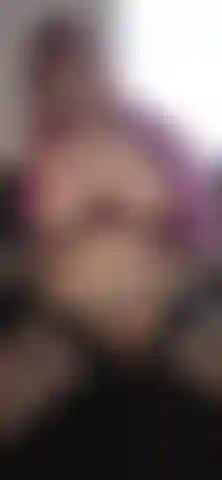 Sempre tive curiosidade de provar como é a minha bucetinha apertada depois de múltiplos orgasmos intensos; quero ter um clímax muito bom e depois lamber minha buceta — fiquei incrivelmente excitada naquele momento e sim, eu fiz isso aqui.