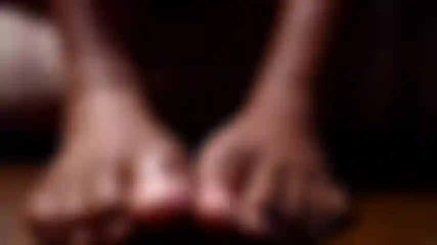 Mostrando meus pés sensuais.