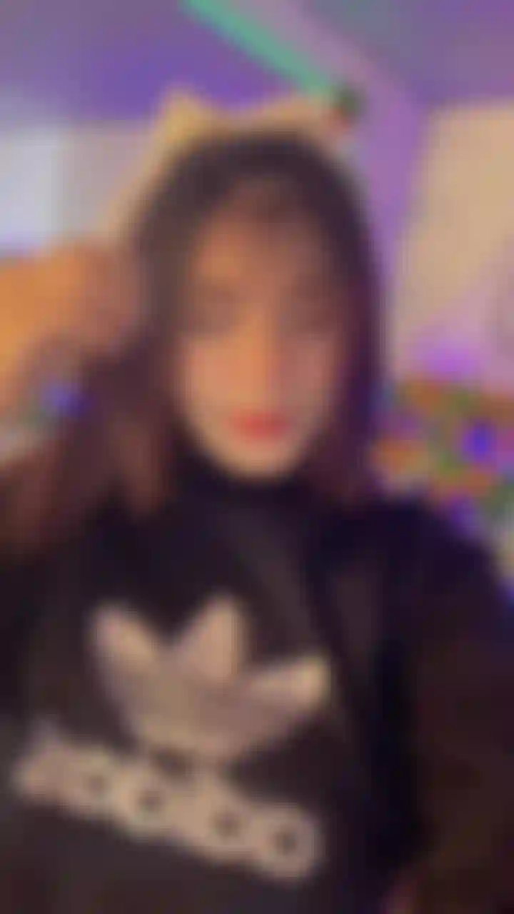 My silhouette transforms into a masterpiece where elegance and desire reach their maximum expression. I am the owner of your deepest fantasies, a blend of curves and irresistible fire today.