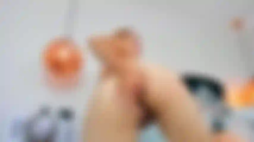 Meus dedos nesse cu apertado não conseguem fazer todo o trabalho, eu desejo aquela rola dura.