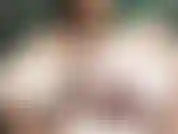 Observe enquanto eu lubrifico meus seios para você e dou uma contagem regressiva de 10 segundos para que você possa descarregar em meus seios.