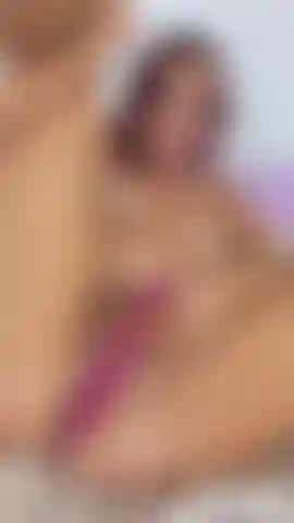 Fazendo meu vibrador todo cremoso pra você.