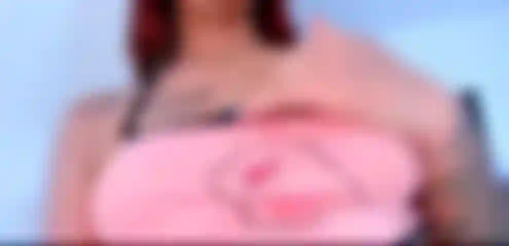 Minha bucetinha peluda na sua cara.