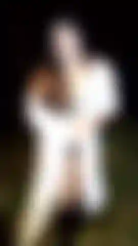 Tire uma meia dos pés bem perto.