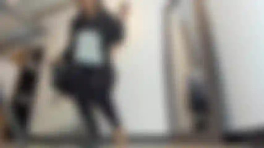 Tiro o brinco em posição de cachorrinho.