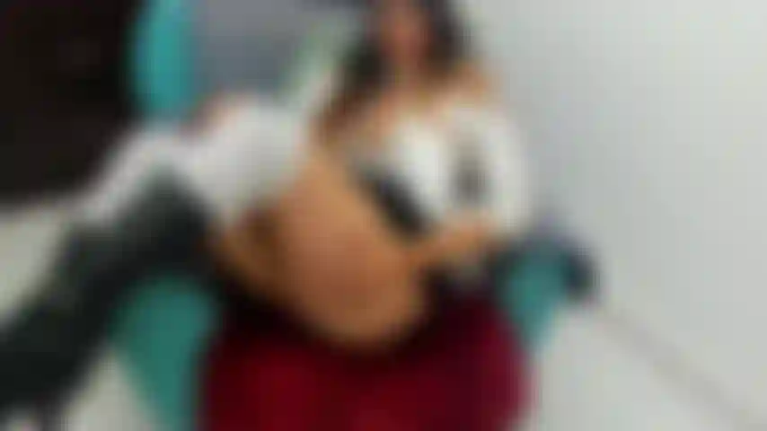 Brinco com botas e buceta.