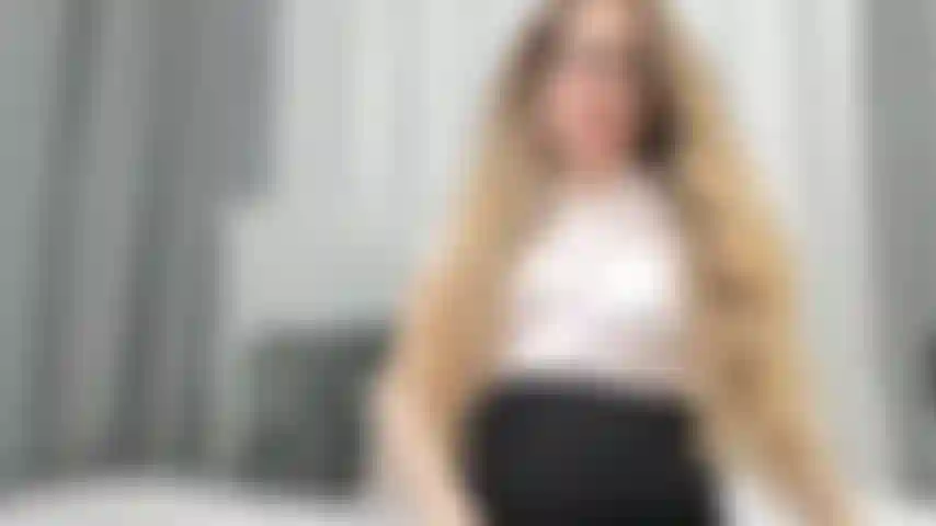 Roleplay - professora grávida dando uma punheta em sua aluna favorita.