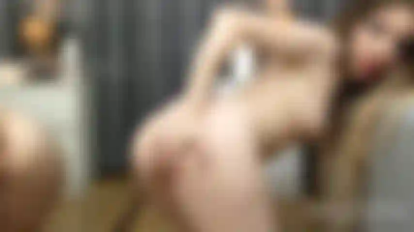 Mostrando meus buracos apertados de perto no espelho.