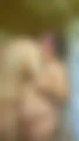 Curvy cutie makes out with her boyfriend in the shower