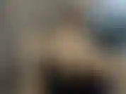 Nua na sua poltrona, me dedo até gozar forte e mostrar minha bucetinha molhada e inchada.