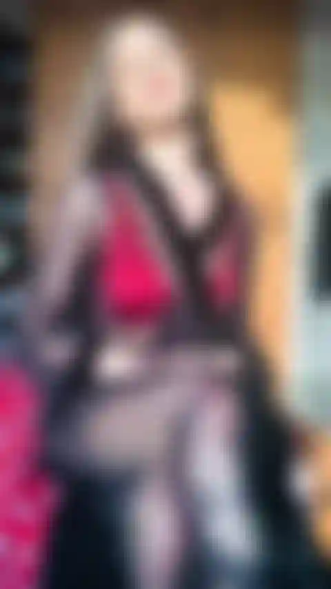 Strip tease de lingerie vermelha!