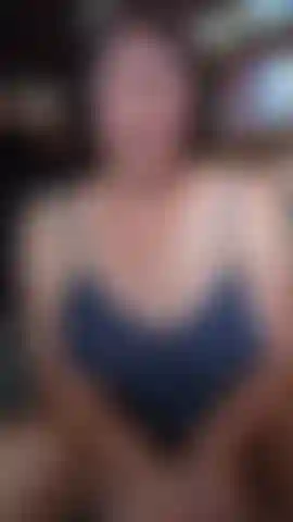 I'm  a sexy naughty librarian.
Wanna cum on my glasses?
