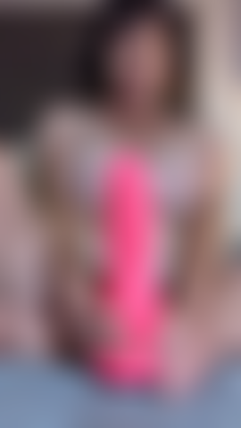 Brinquedo grande na buceta e punheta.