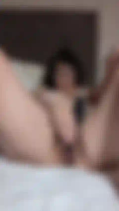 Escova de cabelo e dedos para satisfazer minha bucetinha com tesão!