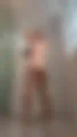 Hot, wet shower clip!