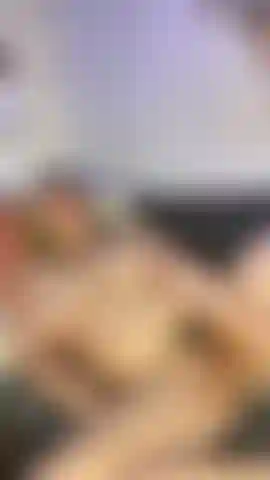 Buceta consolo fodendo, deitada.