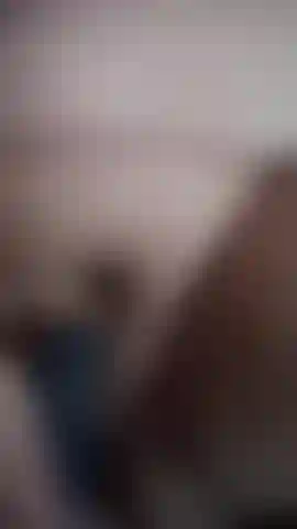 Fodendo minha bunda bem esguichando.