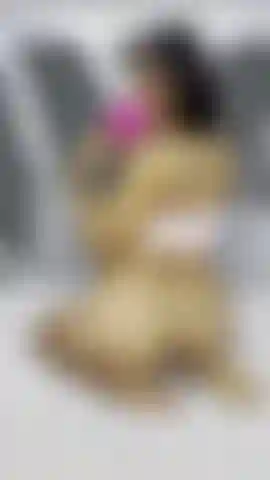 Você gostaria de foder minha bunda com o plug?