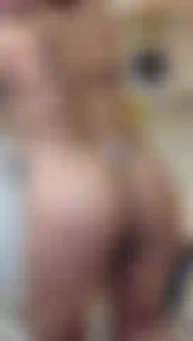 Venha pela minha bunda gostosa.