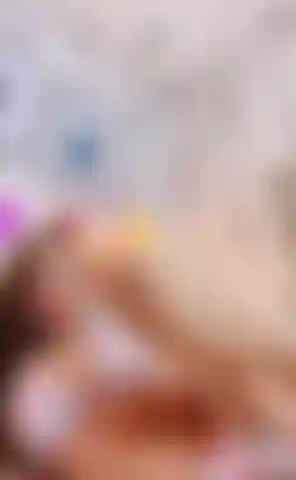 Uma gatinha fofa e rosa.