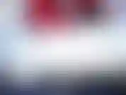 Férias em botas sexy vermelhas.