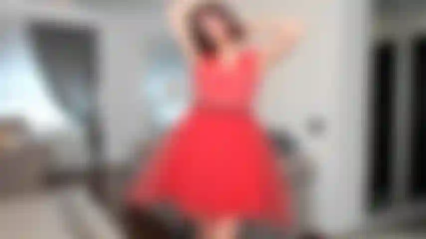 O orgasmo mais sujo e sempre elegante, encontro comigo! Depois de admirar meu vestido sexy, você me despe e passa óleo em meu corpo para no final eu poder esguichar em todo seu pau e corpo! Momentos incríveis.