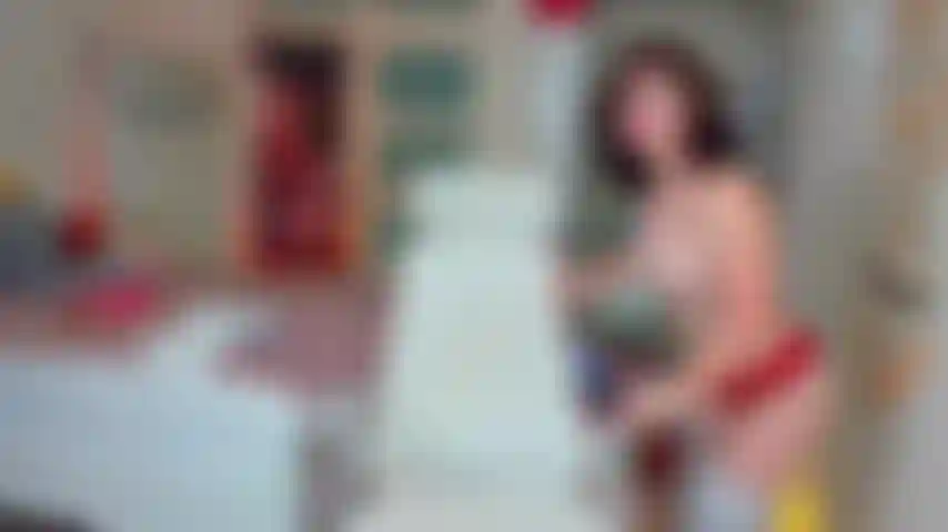 Algemas cor de rosa, sendo uma menina obediente, implorando para você me deixar gozar, controlando meus brinquedos vou acabar enlouquecendo... Sim, isso é lizmania!