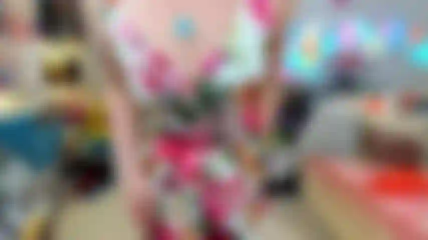 Vídeo longo! - Namorada safada goza com vestido sexy e vai roubar sua cabeça!