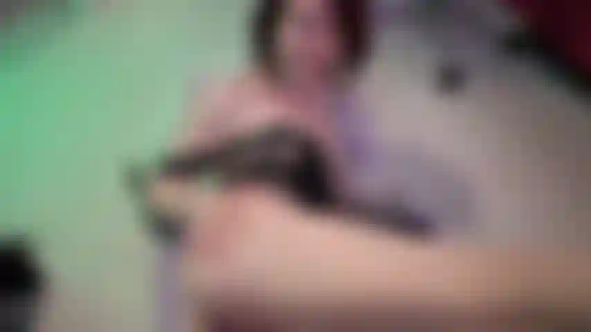 Mais nova e próxima 4k anal time! Vou mostrar minha bunda bem de pertinho enquanto fodo com meu vibrador de vidro favorito! É só curtir esse buraco apertado e gozar dentro dele!