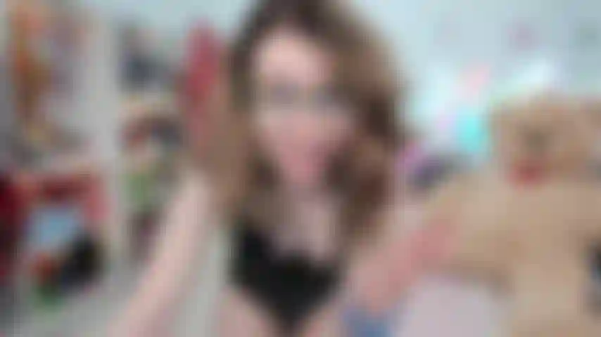 Me divertindo com um body preto e botas pretas de cano longo! Você quer que eu lhe diga como funciona este universo? Ou talvez devêssemos falar sobre coisas mais safadas?