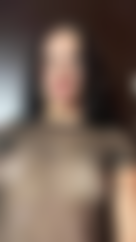 Uma camisa levemente reveladora.