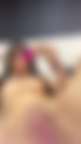 É tão bom que consigo sentir minha boceta derreter.