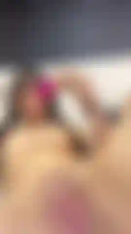 É tão bom que consigo sentir minha boceta derreter.