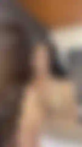 Faço boquete em frente ao espelho.