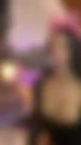 Eu como seu pau na frente do espelho.