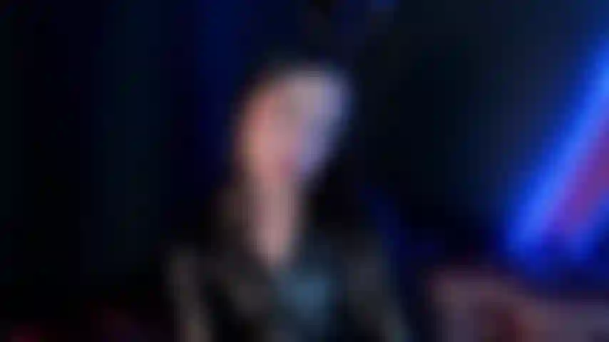 Meus lábios sensuais brincando com a mordaça.