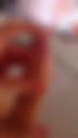 Meu clitóris grande está tão molhado.