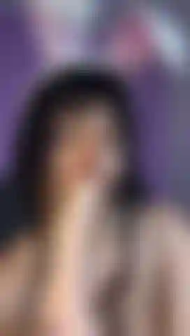 Coloco todo o meu vibrador na boca para babar.