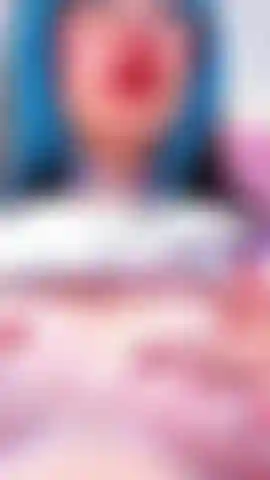 Bagunceira e safada.