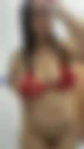 Me tocando no banheiro.