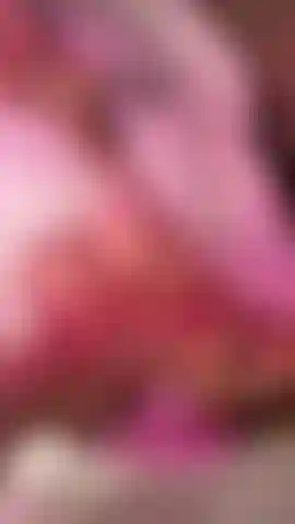 Escorregadia quando molhada.