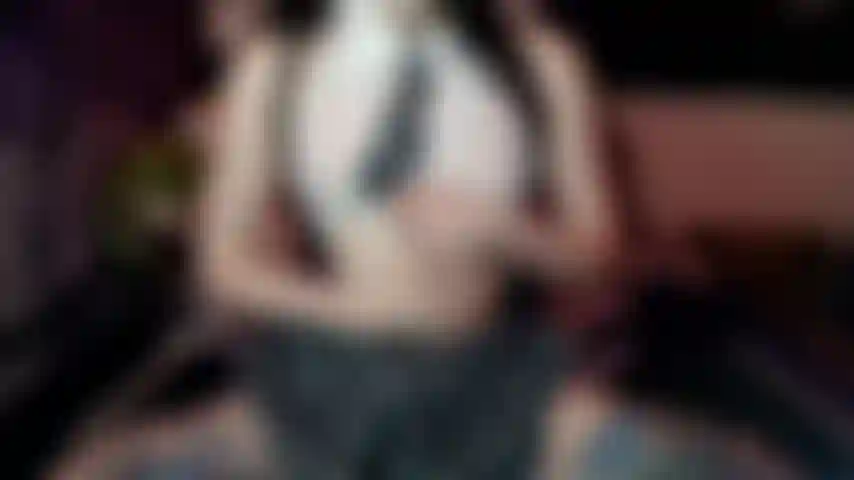 Pov, uma estudante gótica com tesão, cavalga e goza pesadamente no bwc.