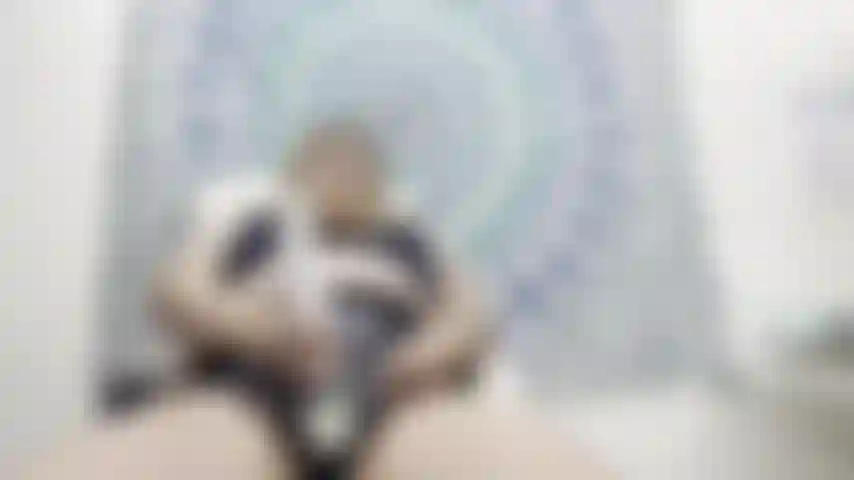 Hitachi orgasmo em calcinha.