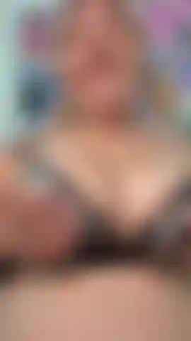 oiled tease, showing off this body and then cumming on my vibrator..... do you like this big bbw brat body baby?