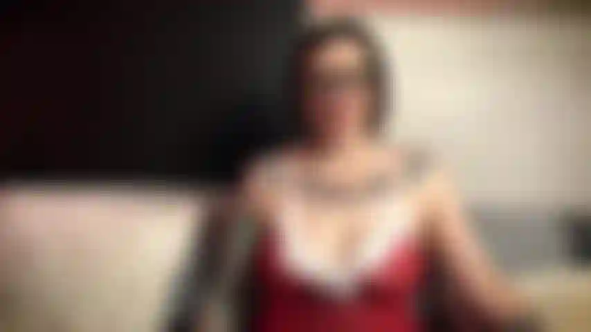 A senhora cláusula tira sarro do seu pau minúsculo!